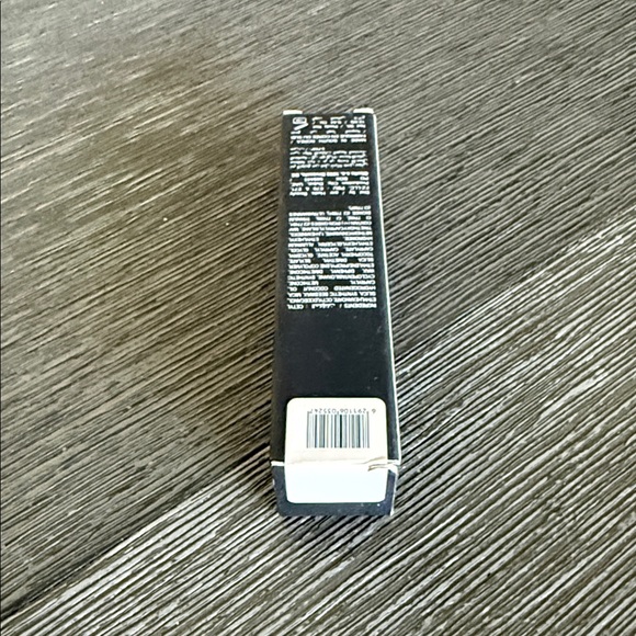 100B Milkshake - Huda Beauty #Fauxfilter Skin Finish Foundation Stick - Picture 4 of 5